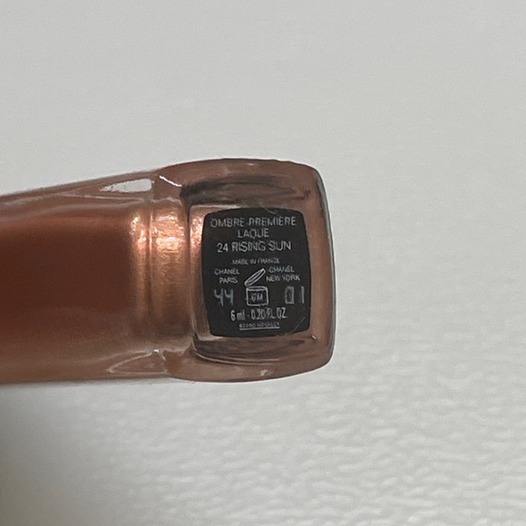 CHANEL Ombre Premiere Laque Longwear Metallic Liquid Eyeshadow 24 RISING SUN - Picture 4 of 5